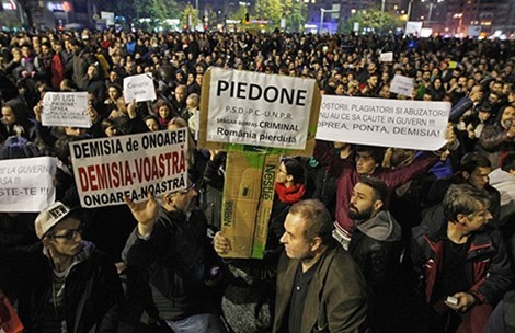 Жители Румынии требуют наказания властей за трагедию в клубе  - ảnh 1